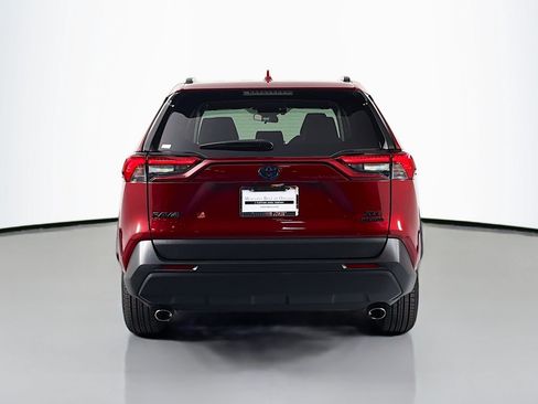 Used 2022 Toyota RAV4 XLE Premium AWD/4WD image 4