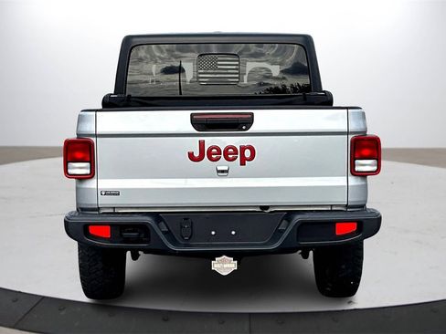 Certified 2022 Jeep Gladiator Willys image 7