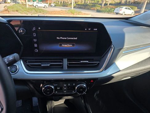 Certified 2025 Chevrolet Trax LT w/ LT Convenience Package image 15