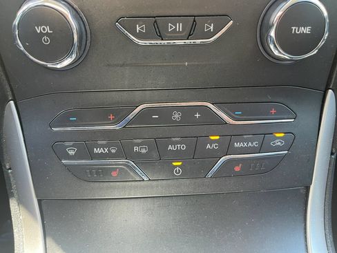 Used 2020 Ford Edge SEL AWD/4WD image 16
