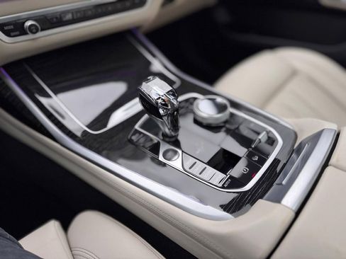 Used 2021 BMW X7 xDrive40i w/ M Sport Package AWD/4WD image 16