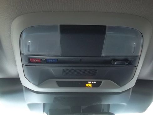 Used 2024 Subaru Crosstrek 2.0i Premium image 13