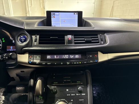 Used 2017 Lexus CT 200h w/ Navigation System Package image 17
