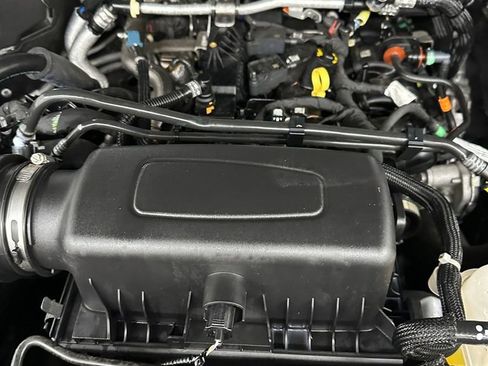 Used 2022 Ford Explorer XLT w/ Equipment Group 202A image 7