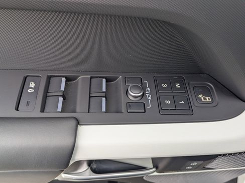 Certified 2023 Land Rover Defender 110 X-Dynamic SE image 22