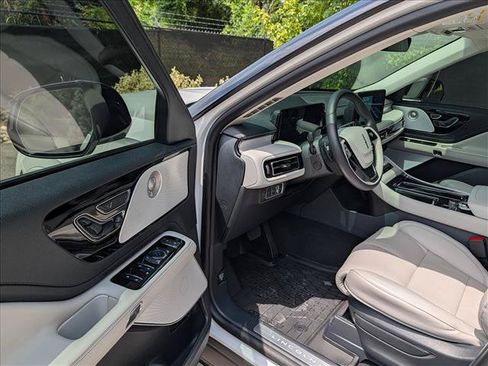 Used 2026 Lincoln Aviator Reserve AWD/4WD image 30