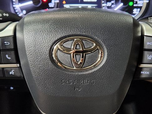 Used 2023 Toyota Highlander XLE FWD image 51