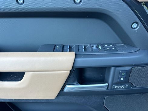 New 2026 Land Rover Defender 110 X-Dynamic SE image 12