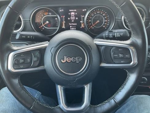 Used 2022 Jeep Wrangler Unlimited Sahara w/ LED Lighting Group AWD/4WD image 69