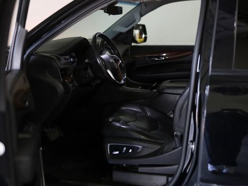 Used 2019 Cadillac Escalade ESV Luxury image 19