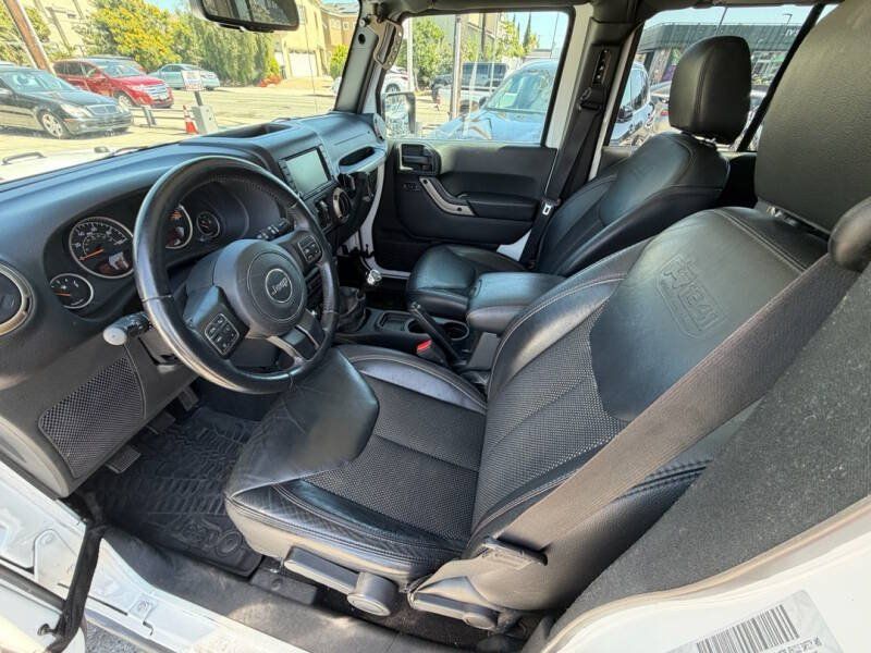 Used 2016 Jeep Wrangler Unlimited Sahara AWD/4WD image 9