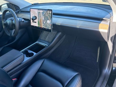 Used 2021 Tesla Model Y Long Range image 19