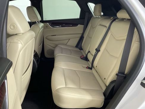 Used 2018 Cadillac XT5 Luxury w/ Driver Awareness Package AWD/4WD image 21