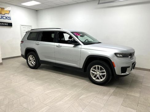 Used 2023 Jeep Grand Cherokee L Laredo image 3
