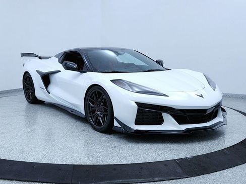 Used 2024 Chevrolet Corvette Z06 image 7