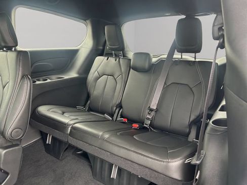 New 2026 Chrysler Pacifica Select AWD/4WD image 13