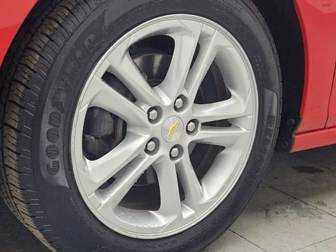 Used 2017 Chevrolet Cruze LT image 31