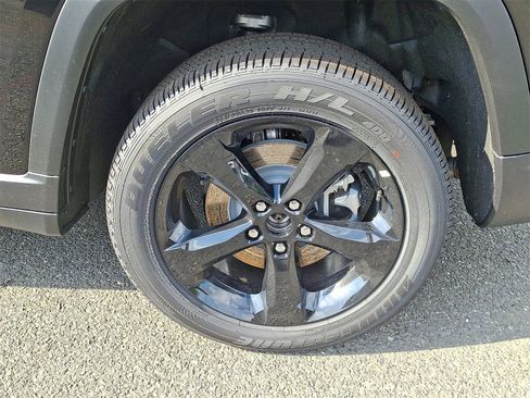 New 2025 Jeep Grand Cherokee L Altitude image 5