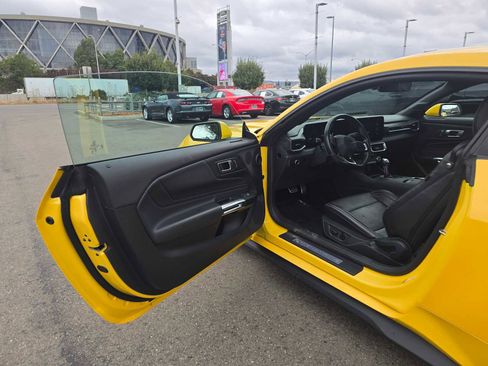 Used 2024 Ford Mustang GT Premium image 17