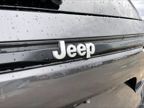Used 2025 Jeep Grand Cherokee Laredo X w/ Luxury Tech Group I RWD image 26