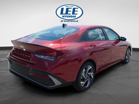 Certified 2025 Hyundai Elantra Sport FWD image 3