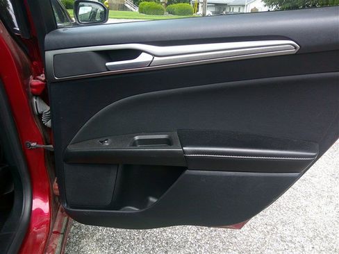 Used 2020 Ford Fusion SE FWD image 18