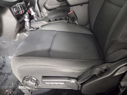 Used 2022 Jeep Wrangler Sport AWD/4WD image 13