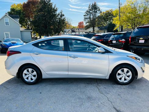 Used 2016 Hyundai Elantra SE FWD image 2