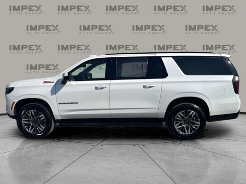 Used 2025 Chevrolet Suburban Z71 AWD/4WD image 2