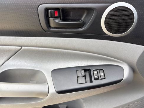 Used 2015 Toyota Tacoma 4x4 Access Cab V6 image 15