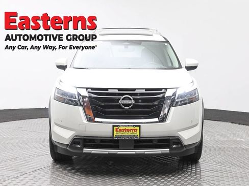 Used 2023 Nissan Pathfinder Platinum AWD/4WD image 2