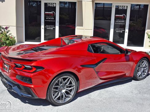 Used 2025 Chevrolet Corvette Z06 w/ Stealth Interior Trim Package RWD image 19