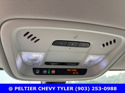 Used 2020 Chevrolet Traverse LT FWD image 17