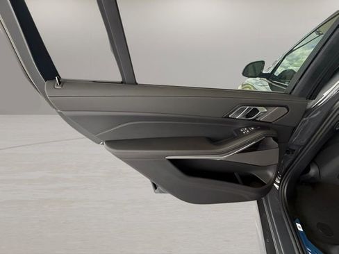 Used 2026 BMW X7 xDrive40i w/ M Sport Package image 25