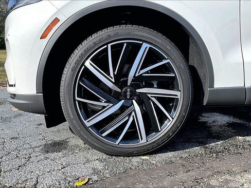 Certified 2025 Lincoln Aviator Reserve w/ Equipment Group 201A image 9