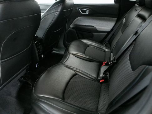 Used 2023 Jeep Compass Latitude image 23