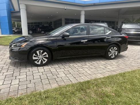 Used 2025 Nissan Altima 2.5 S FWD image 31