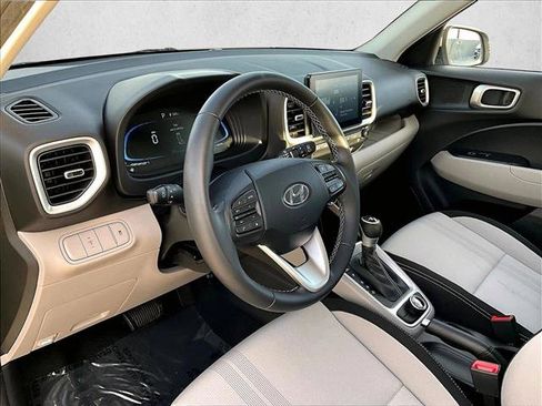 Used 2024 Hyundai Venue SEL image 14