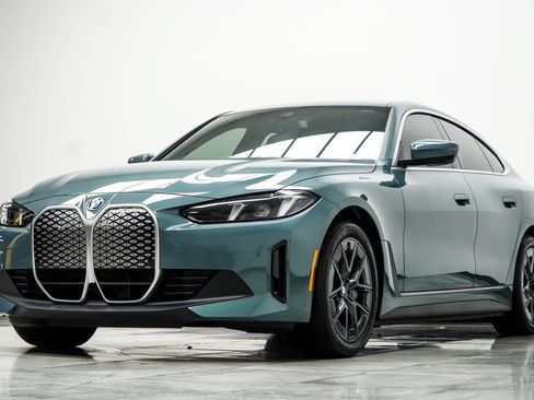 Used 2025 BMW i4 eDrive40 RWD image 11