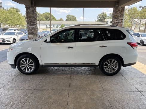 Used 2015 Nissan Pathfinder SL w/ SL Tech Package FWD image 9