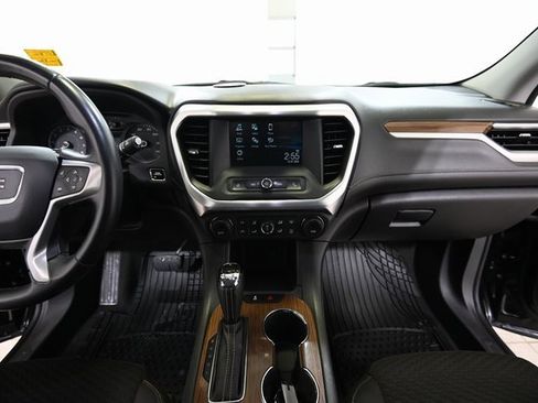 Used 2017 GMC Acadia SLE image 2