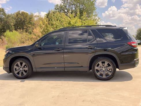 Certified 2025 Honda Pilot Sport image 4