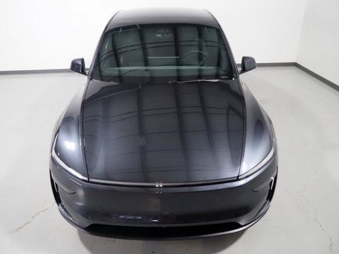 Used 2026 Tesla Model Y Long Range RWD image 12