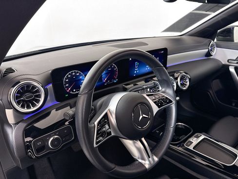 Used 2025 Mercedes-Benz CLA 250 image 9