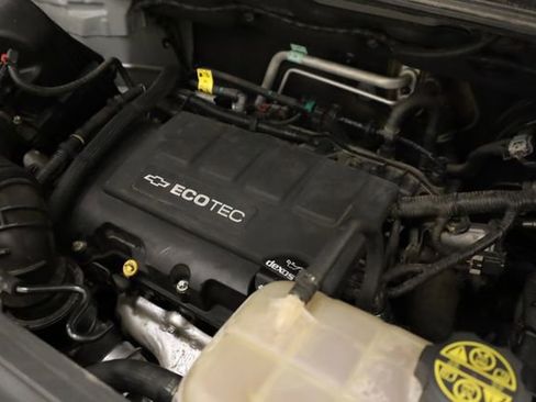 Used 2019 Chevrolet Trax LT w/ LT Convenience Package image 11