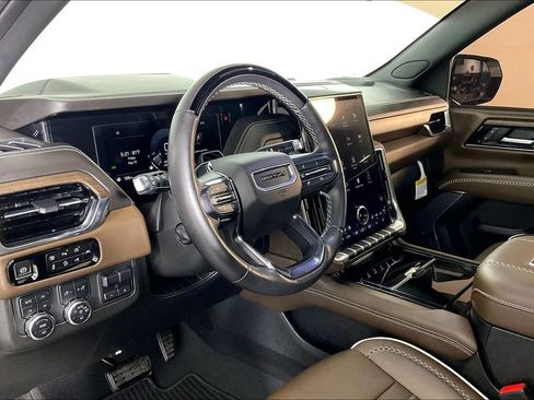 Used 2025 GMC Yukon Denali Ultimate AWD/4WD image 17