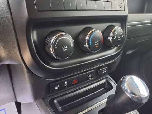 Used 2012 Jeep Patriot Latitude FWD image 32