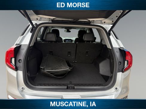 Used 2022 GMC Terrain SLT w/ Infotainment Package II image 18