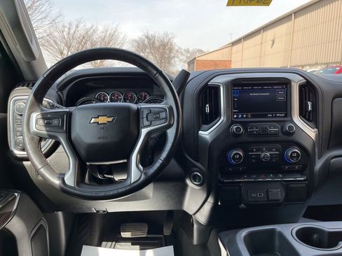 Used 2022 Chevrolet Silverado 1500 LT AWD/4WD image 23