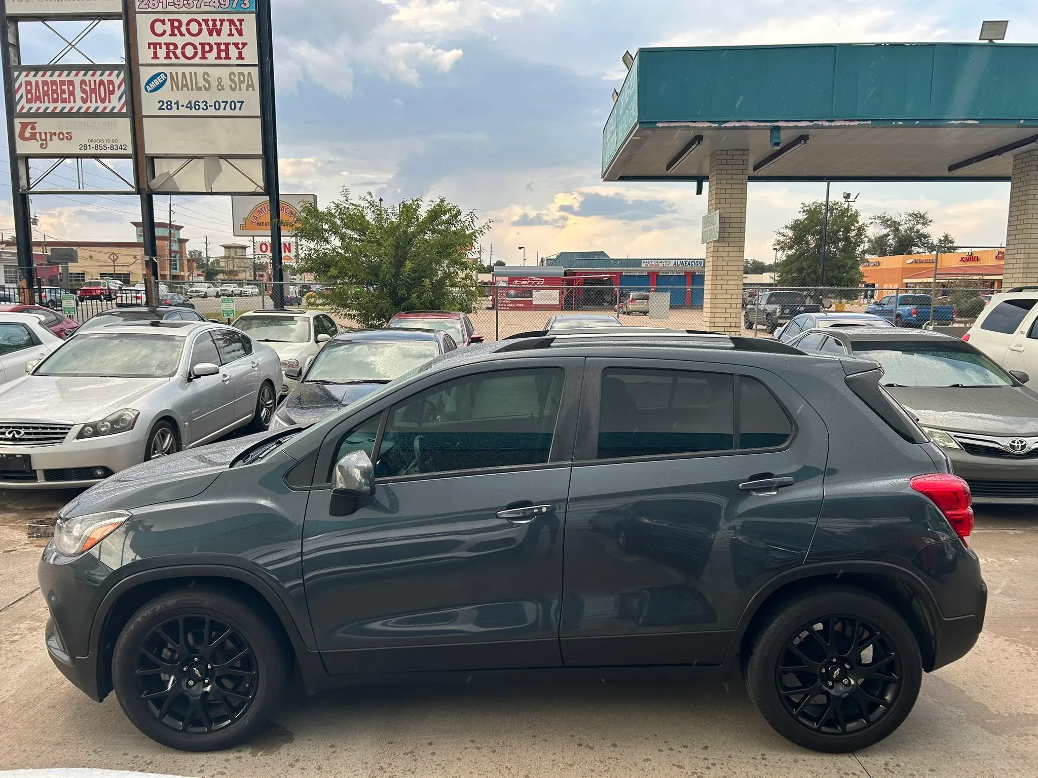 Used 2021 Chevrolet Trax LT w/ Sport Edition FWD image 2